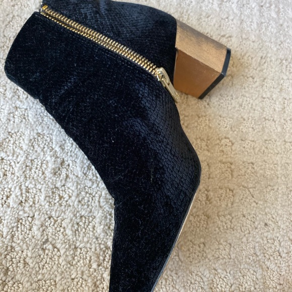Calvin Klein black suede Booties - Picture 2 of 7